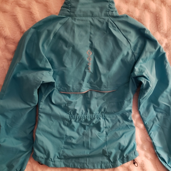 Moving Comfort running jacket - Picture 5 of 6